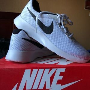 Nike Tanjun